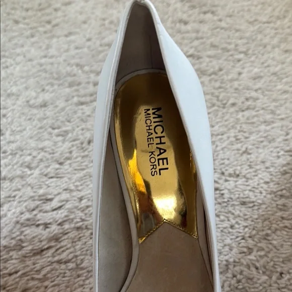 Michael Kors White Heels Classic Pointed-Toe Pumps - Picture 5 of 5